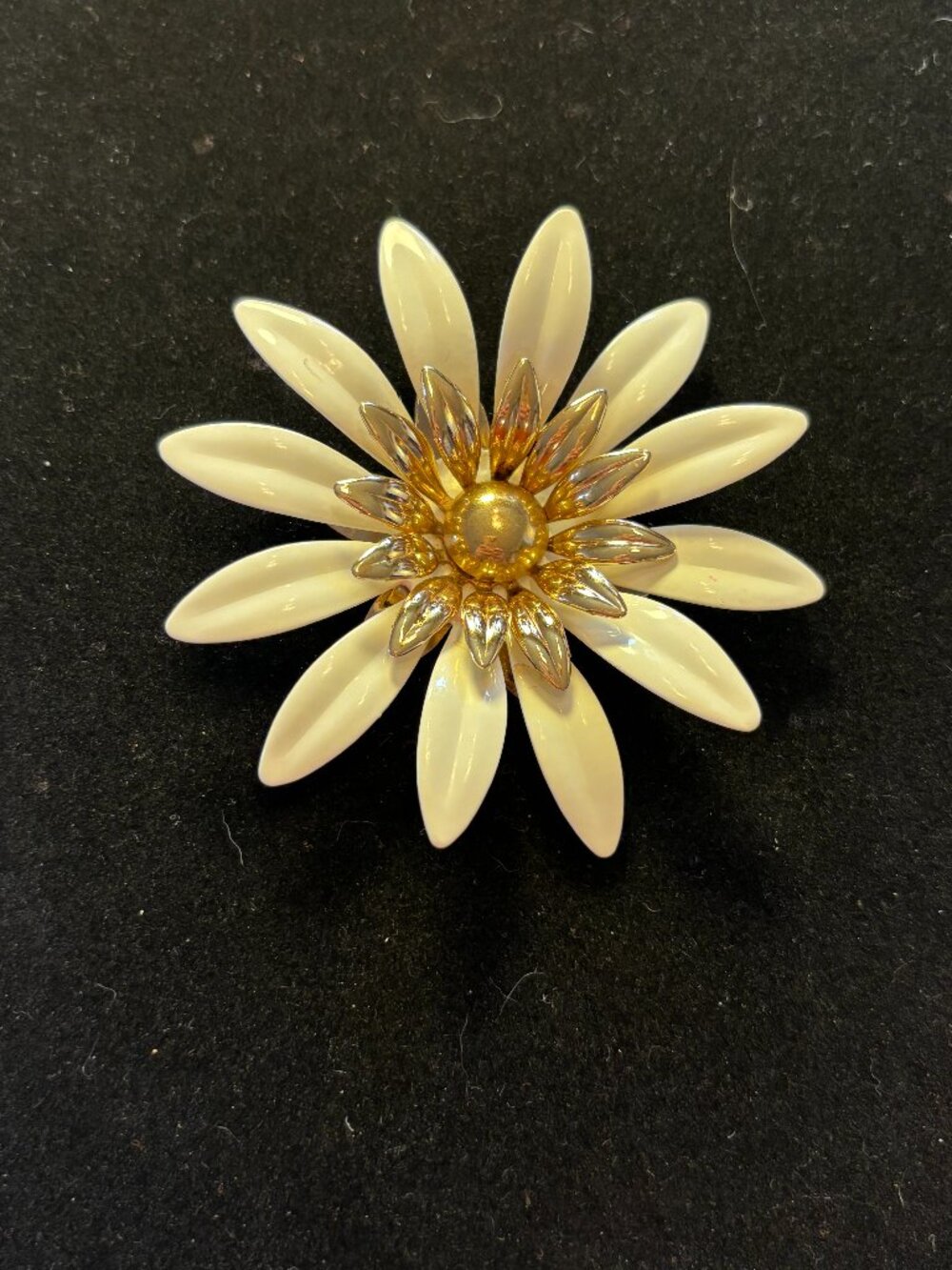 Vintage Sarah Coventry Gerbera Daisy White Enamel & Gold Tone Layered Flower Pin